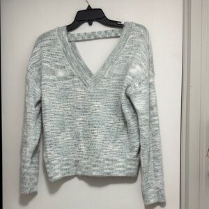 Women's V-Neck Sweater - Light Gray